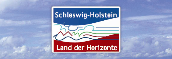 Montage: Schleswig-Holstein-Logo vor Himmel