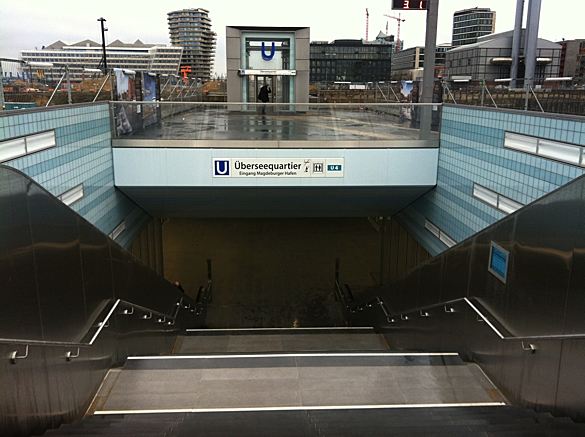 Eingang U4-Station Überseequartier