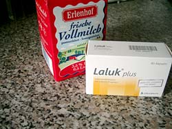 Frische Milch und Lactase-Packung